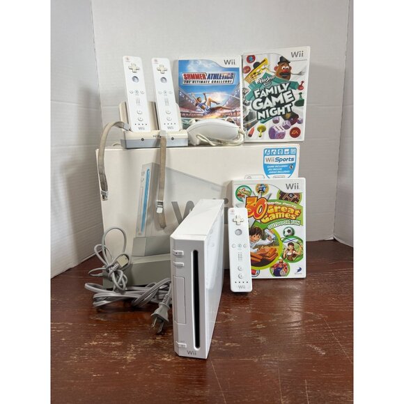 Nintendo Wii Console Bundle With 4 Controllers & 3 Games With Original Box A4 - Picture 1 of 9